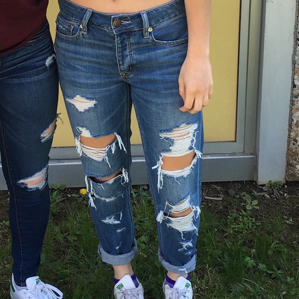 American Eagle Outfitters Tomgirl ripped jeans